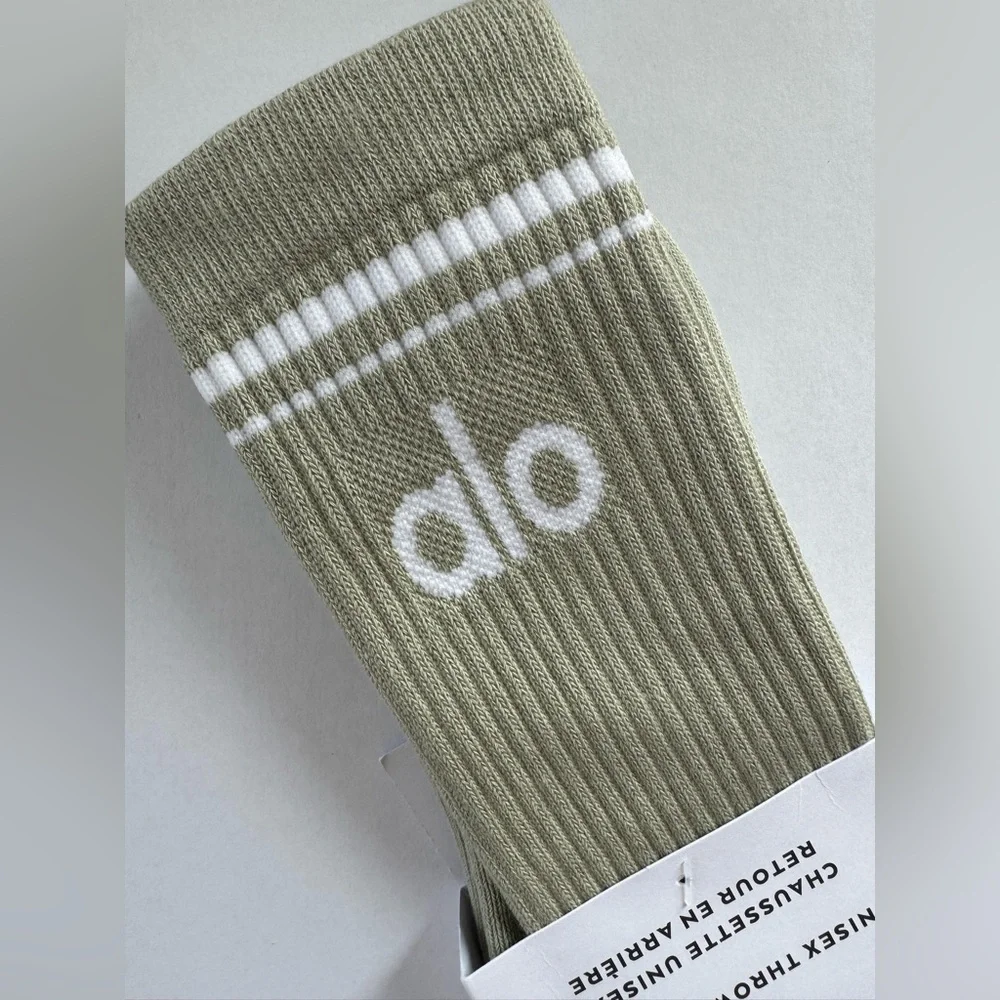 ALO Yoga Unisex Throwback Sock Limestone White Medium NEW NWT